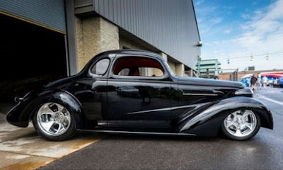 Bobby Alloway's '37 Chevy Coupe took the 2015 Classic Instruments Street Rod of the Year award at the 18th annual PPG Goodguys Nationals. The car is painted with PPG, specifically DELTRON DBU 9700 for the basecoat and DCU 2002 CONCEPT for the clear.