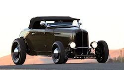Hollenbeck's award-winning 1932 Ford roadster in 'Rotten Avocado Green.' The colour was custom created from PPG's Envirobase and Deltron lines.