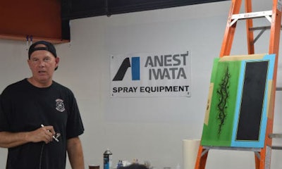 Steve impressed the crowd with some basic designs, carefully detailing his every steps along the way.