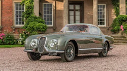 The 1954 Jaguar XK120 SE was unveiled at the Pebble Beach Concours d’Elegance in California.