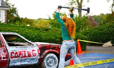 images_lady_smashing_car