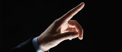 finger pointing img