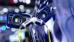 electric-car-charging-station-hybrid-car-electric-2022-11-16-14-02-56-utc