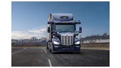 Peterbilt_Front_Outdoor-R6