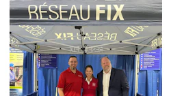 Réseau Fix trade show booth with three professionals under branded tent